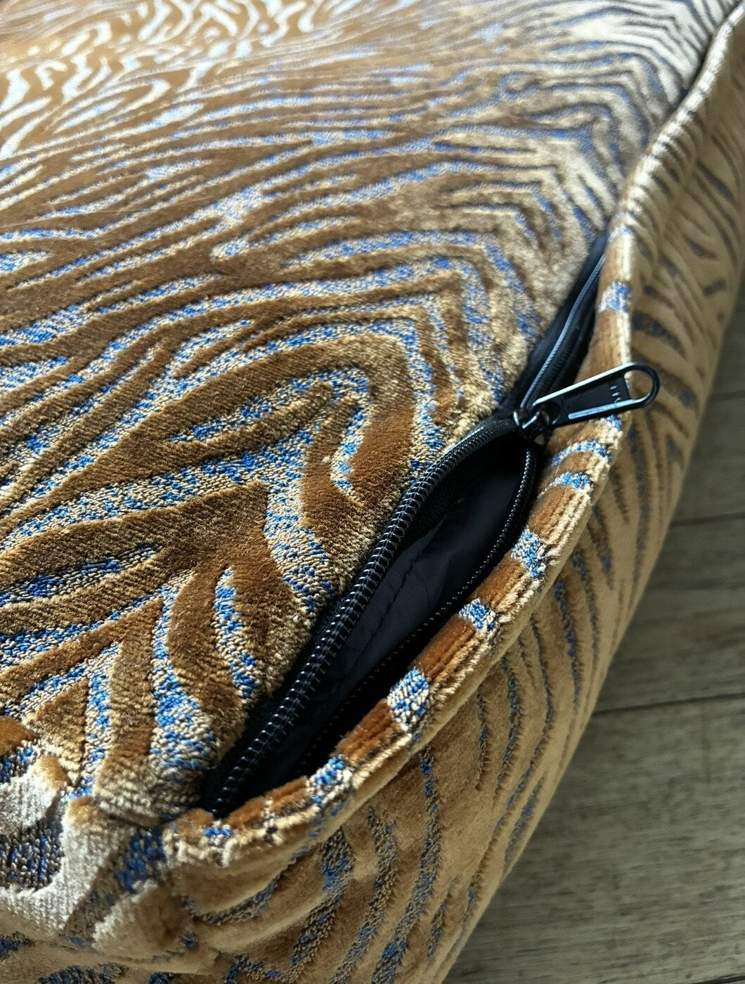 Détail du jacquard et du zip déhoussable DUMBO