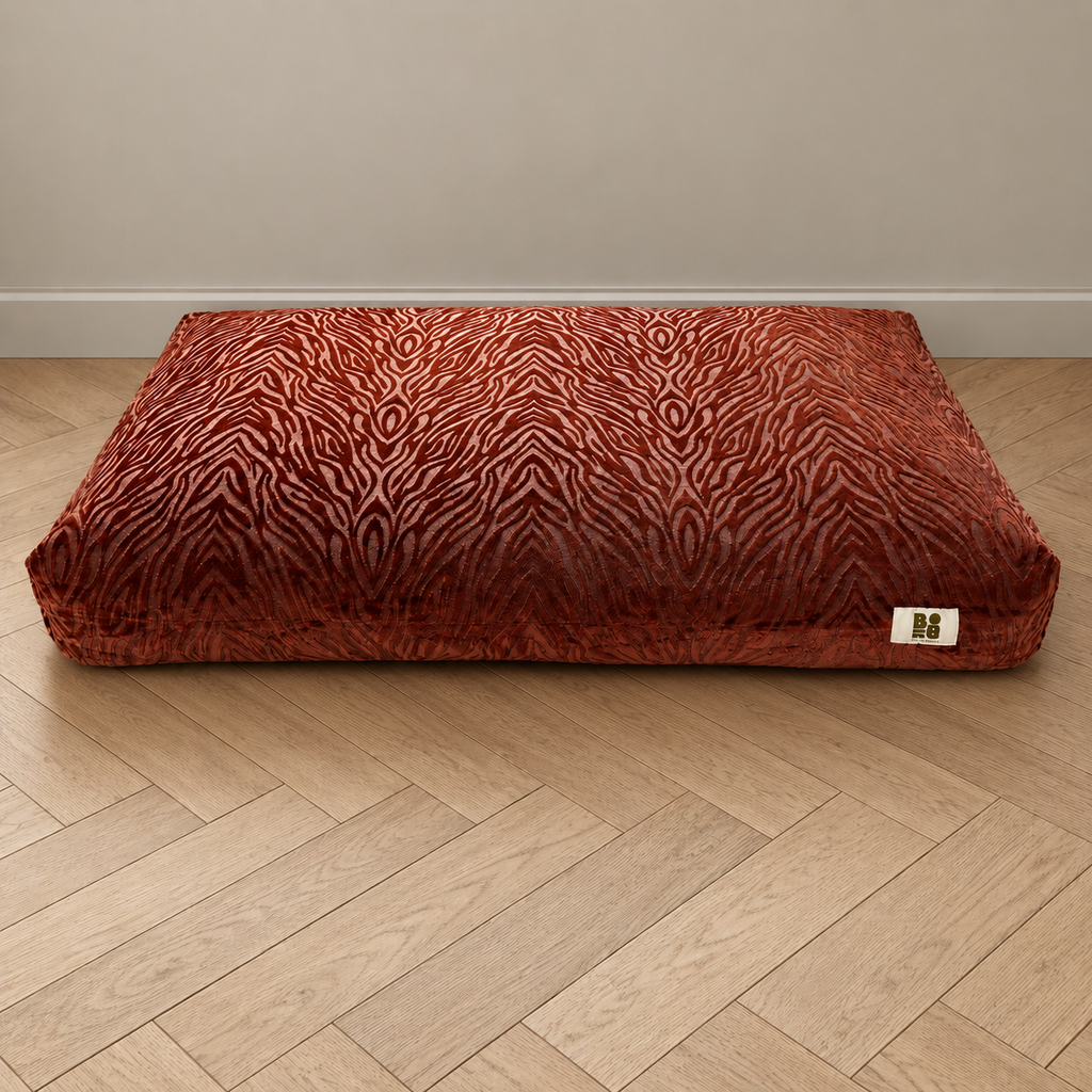 Coussin pour chien RED HOOK en tissu jacquard rouge profond – Billy Brooklyn
