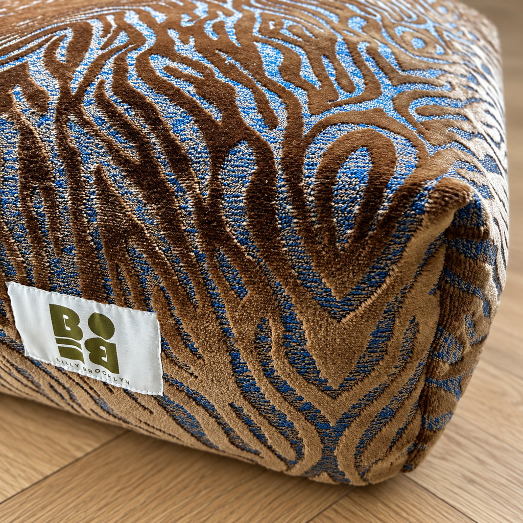 Détail du coussin DUMBO avec étiquette Billy Brooklyn